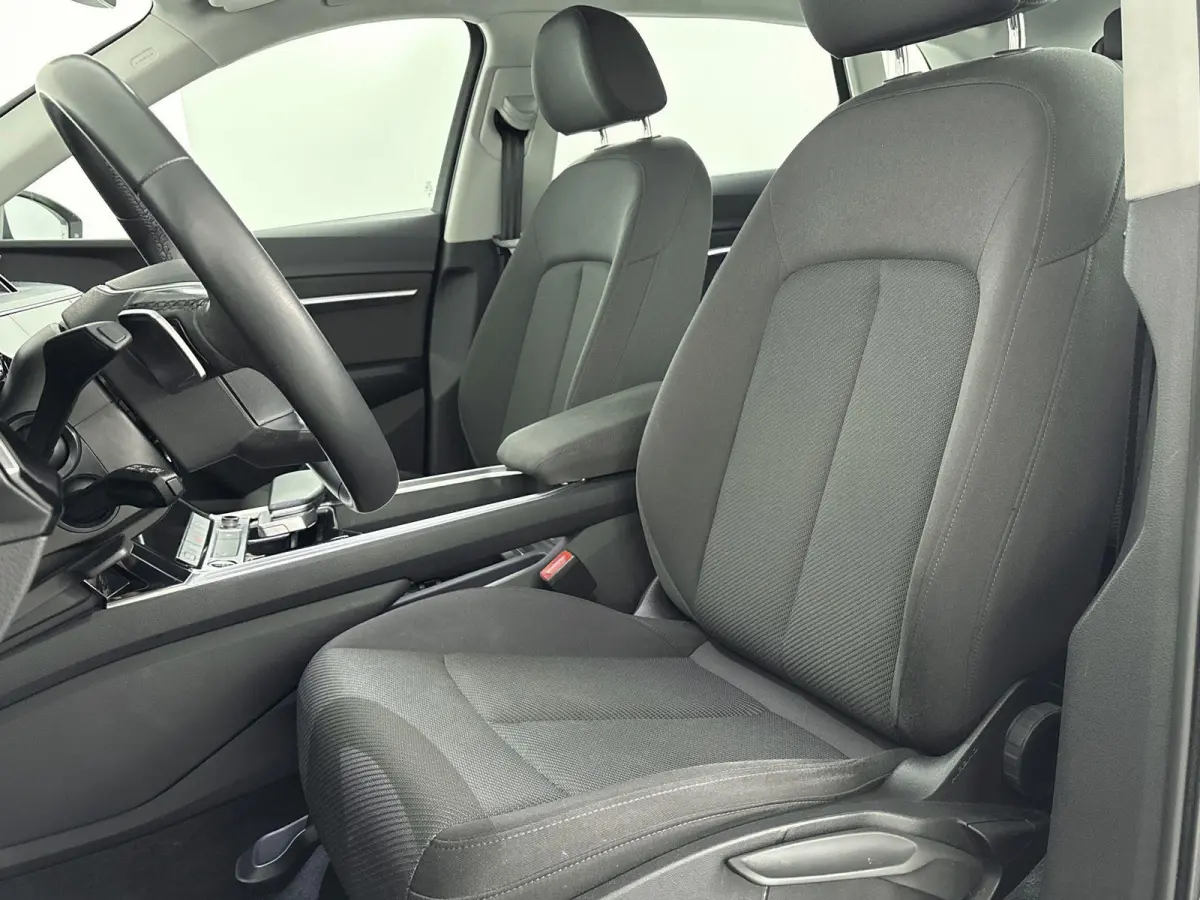 55 quattro Edition 115 kWh 408 PK | 100% SOH | Automaat | Navigatie | Apple Carplay | Android Auto | Parkeersensoren | Trekhaak | Climate Control | Cruise Control |