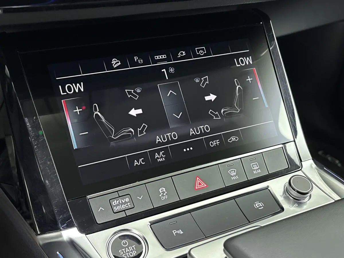 55 quattro Edition 115 kWh 408 PK | 100% SOH | Automaat | Navigatie | Apple Carplay | Android Auto | Parkeersensoren | Trekhaak | Climate Control | Cruise Control |