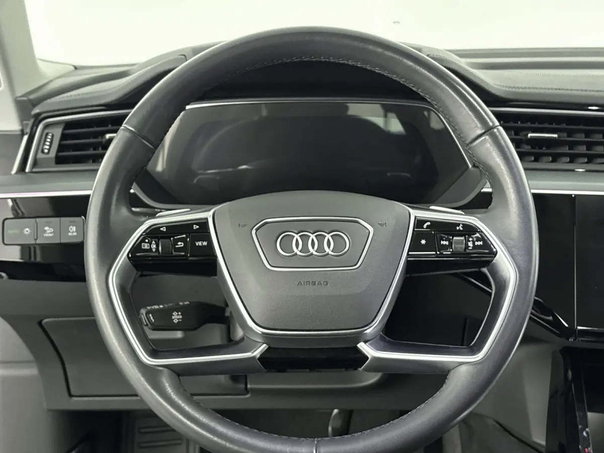 55 quattro Edition 115 kWh 408 PK | 100% SOH | Automaat | Navigatie | Apple Carplay | Android Auto | Parkeersensoren | Trekhaak | Climate Control | Cruise Control |