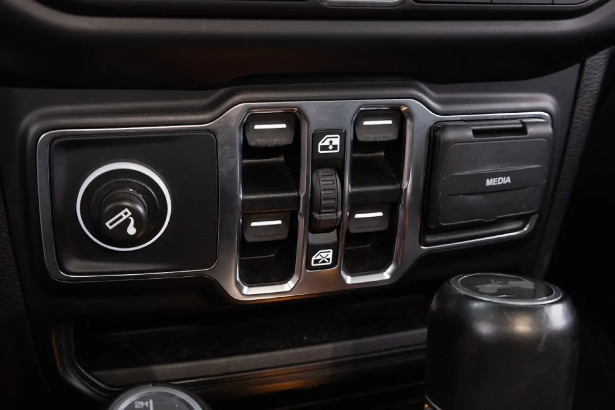 380 4xe OVERLAND 4WD PHEV | LEDER |