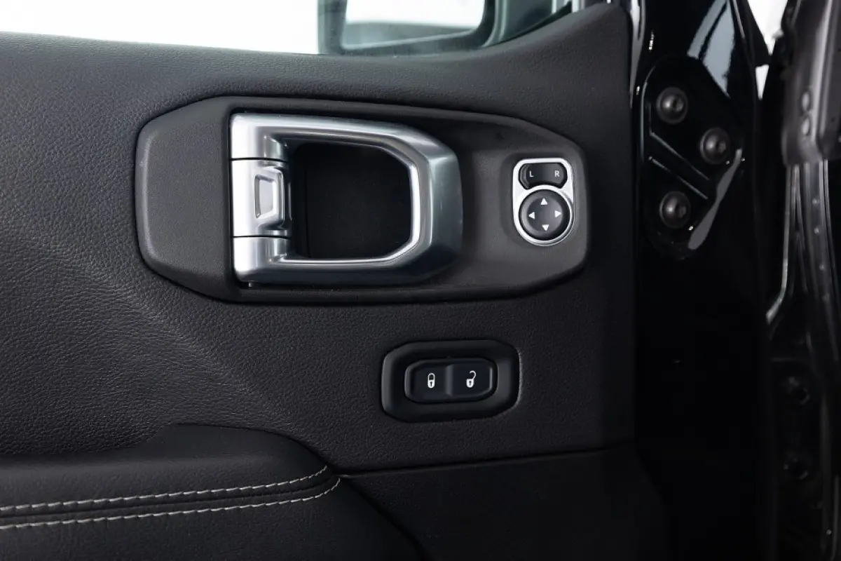 380 4xe OVERLAND 4WD PHEV | LEDER |