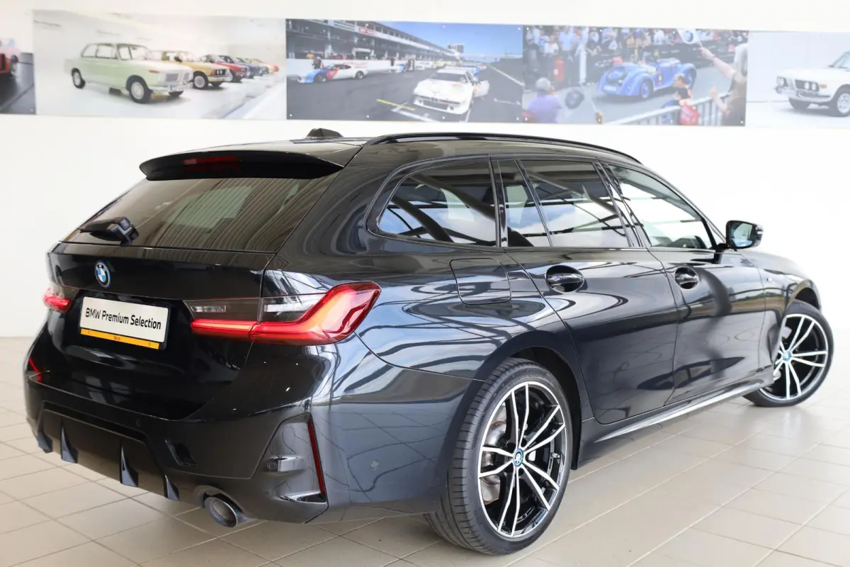 320e M Sportpakket | Panoramadak | SOH 92,8% | Getint glas | Adaptief M Onderstel
