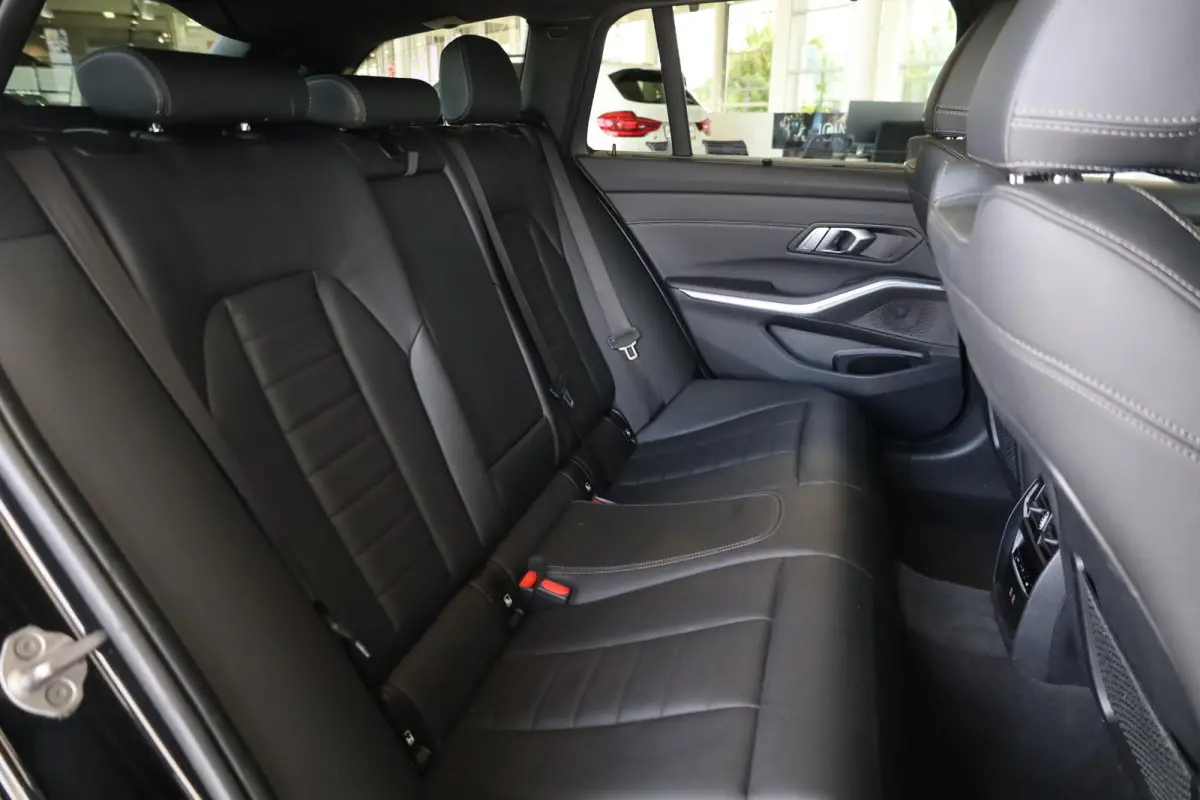 320e M Sportpakket | Panoramadak | SOH 92,8% | Getint glas | Adaptief M Onderstel