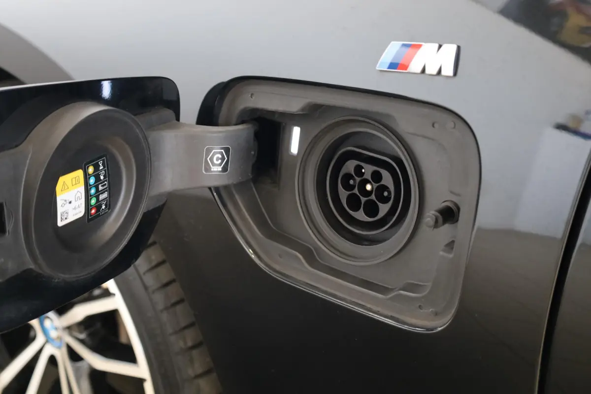 320e M Sportpakket | Panoramadak | SOH 92,8% | Getint glas | Adaptief M Onderstel