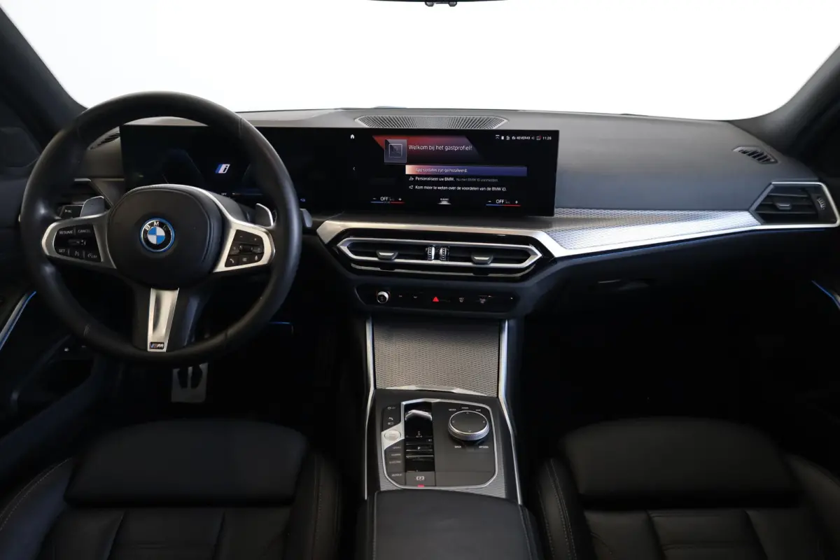 320e M Sportpakket | Panoramadak | SOH 92,8% | Getint glas | Adaptief M Onderstel