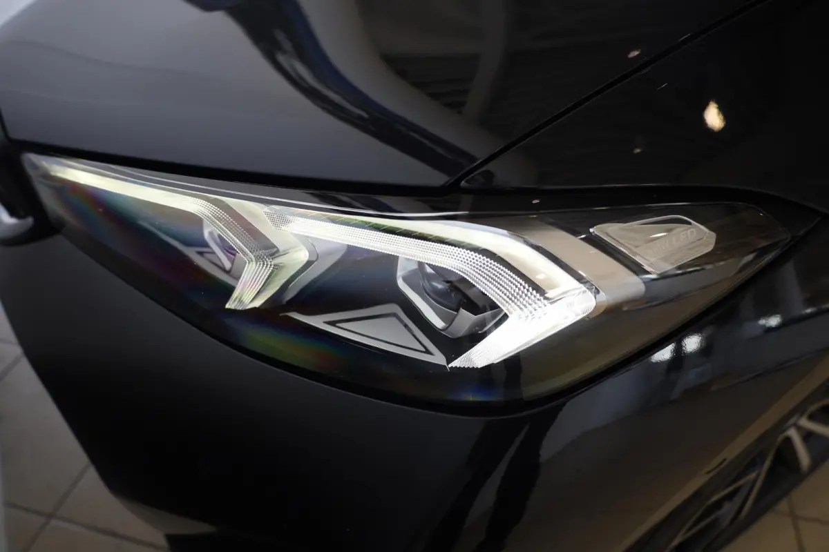 320e M Sportpakket | Panoramadak | SOH 92,8% | Getint glas | Adaptief M Onderstel