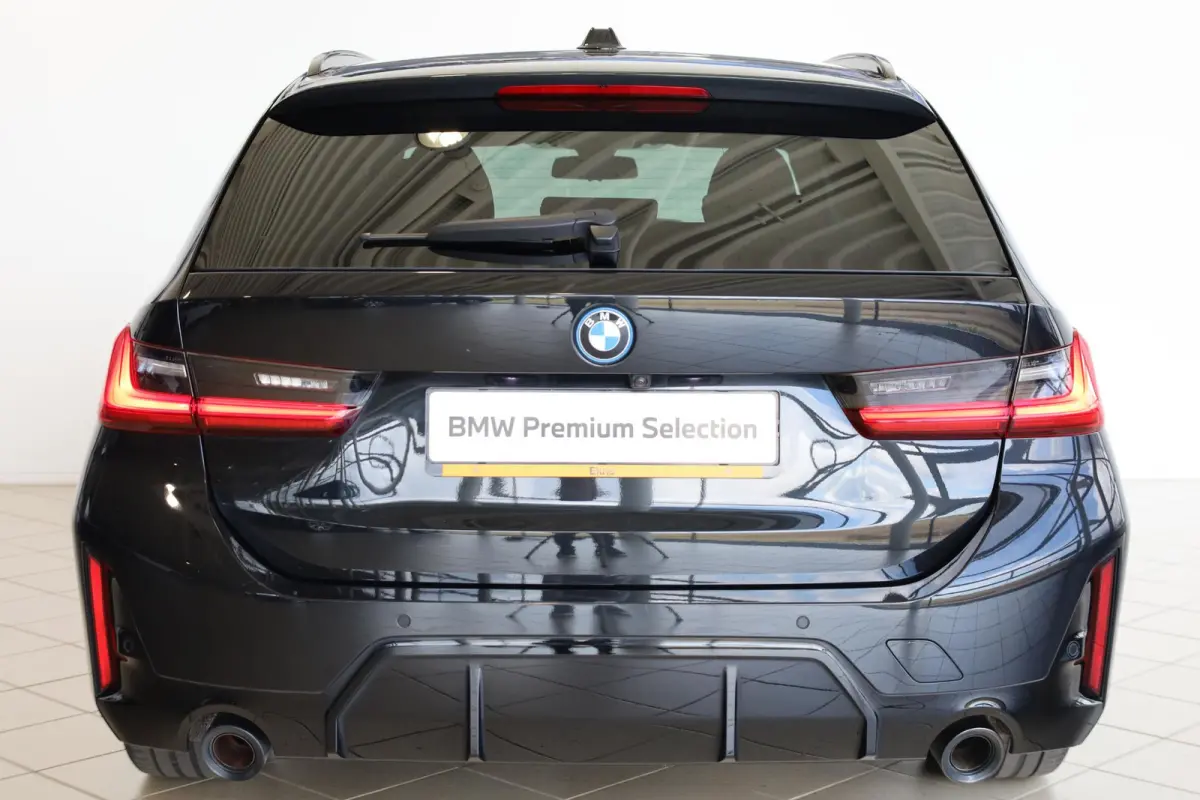 320e M Sportpakket | Panoramadak | SOH 92,8% | Getint glas | Adaptief M Onderstel