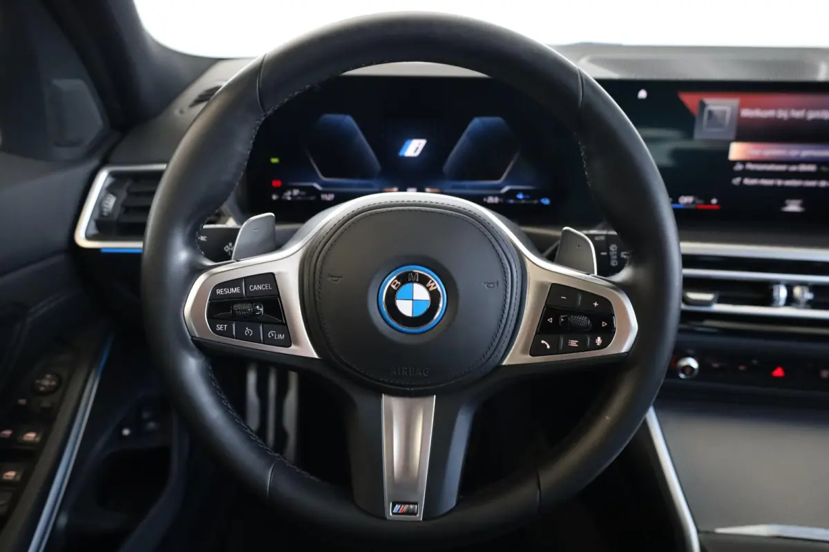 320e M Sportpakket | Panoramadak | SOH 92,8% | Getint glas | Adaptief M Onderstel