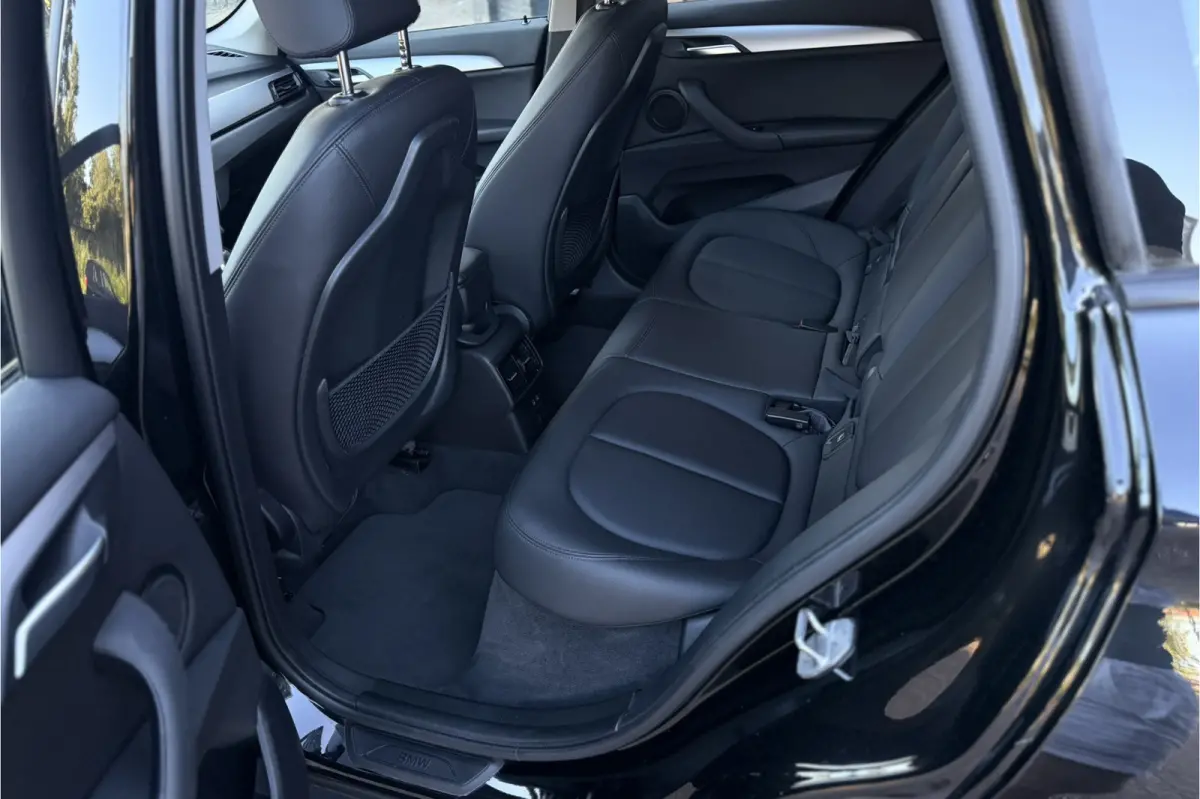 xDrive25e | Leder | Stoelverwarming | PDC V+A | LED | NAVI | 35X op voorraad