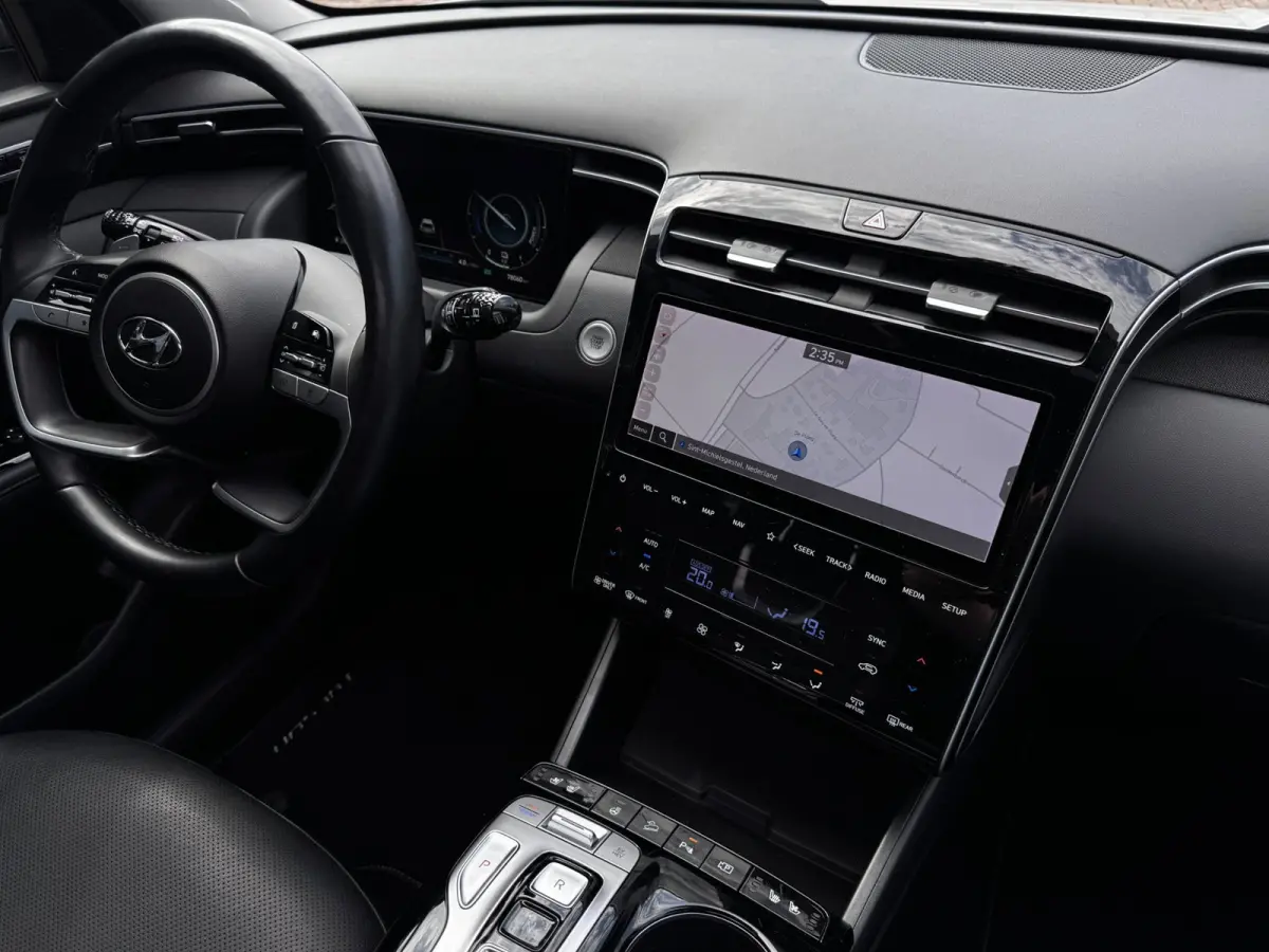 1.6 T-GDI PHEV Premium Sky 4WD | 97% SOH | Trekhaak | Pano | Leder + Memory | 360 Camera | Winter Pack