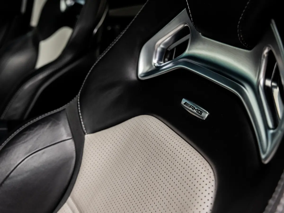 AMG 63 S | KERAMISCH | BURMESTER | AMG PERFORMANCE UITLAAT | PANORAMA/SCHUIF-KANTELDAK | AMG PERFORMANCE STOELEN | AMG DRIVERS PACKAGE |