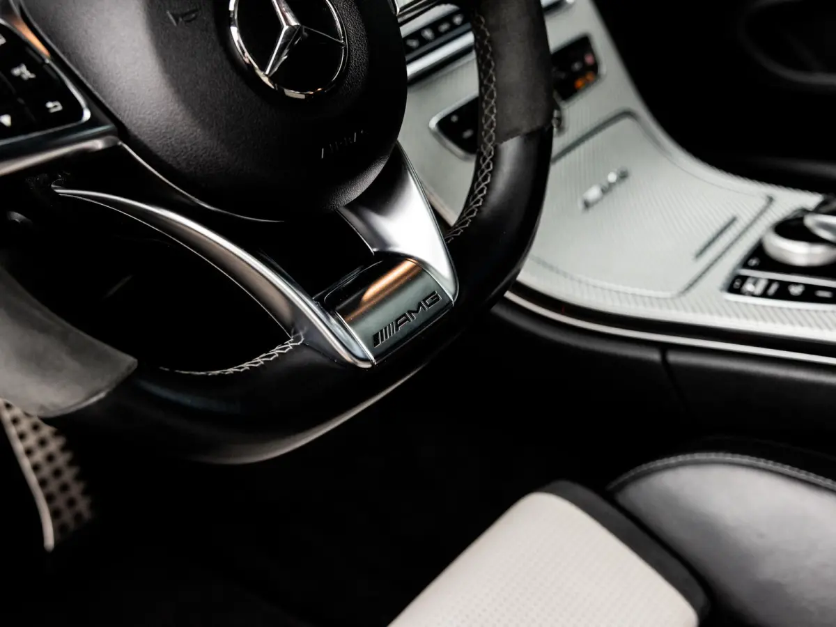 AMG 63 S | KERAMISCH | BURMESTER | AMG PERFORMANCE UITLAAT | PANORAMA/SCHUIF-KANTELDAK | AMG PERFORMANCE STOELEN | AMG DRIVERS PACKAGE |