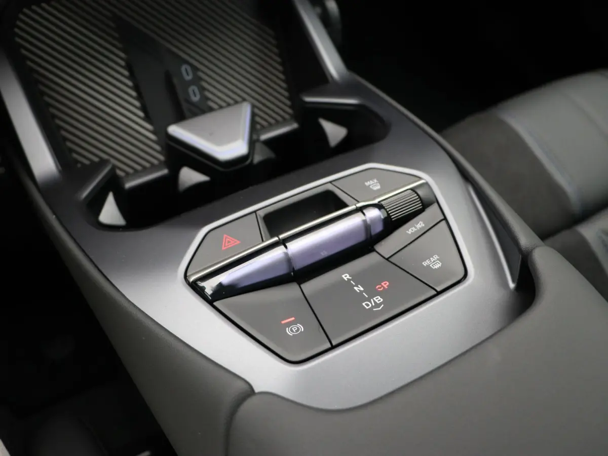 40 eDrive M Sportpakket Pro | SoH 100% | Innovation Pack | Panoramadak | Driving Assistant Plus | Harman Kardon | 20''