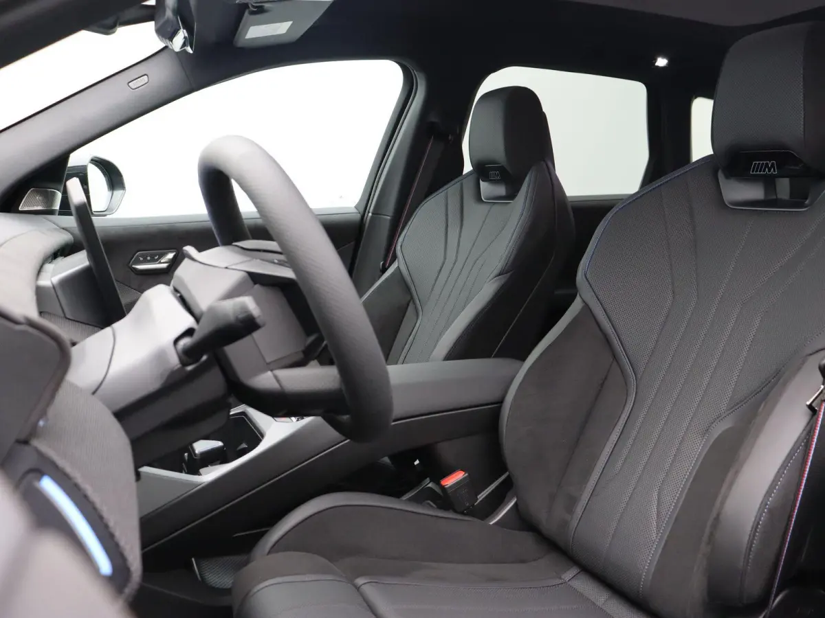 40 eDrive M Sportpakket Pro | SoH 100% | Innovation Pack | Panoramadak | Driving Assistant Plus | Harman Kardon | 20''