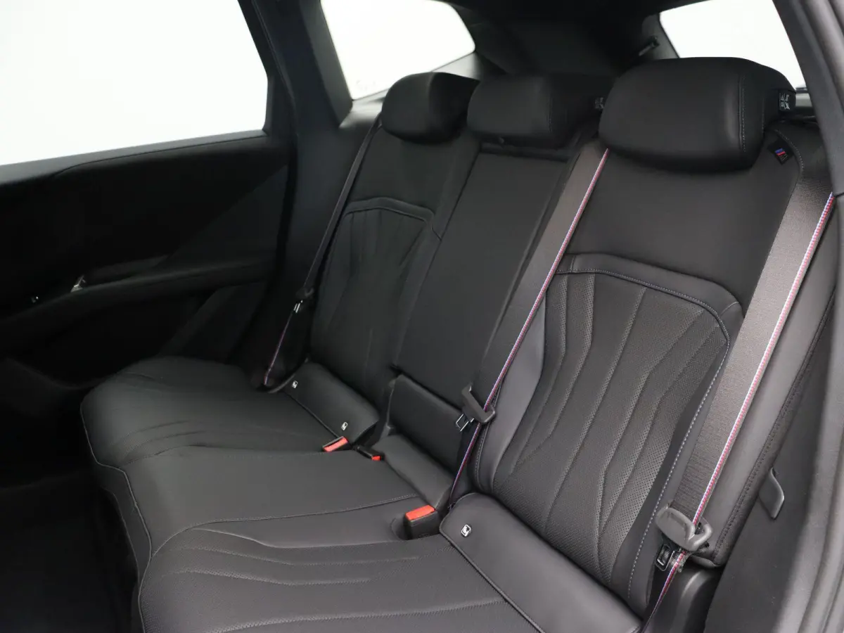 40 eDrive M Sportpakket Pro | SoH 100% | Innovation Pack | Panoramadak | Driving Assistant Plus | Harman Kardon | 20''