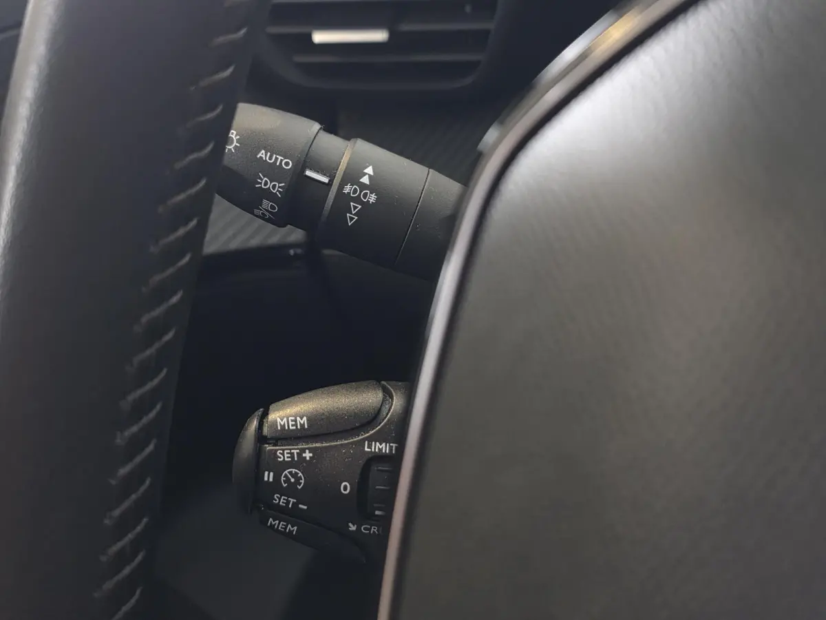 1.2 PureTech Allure Pack | Climate Control | Cruise Control | Apple Carplay & Android Auto