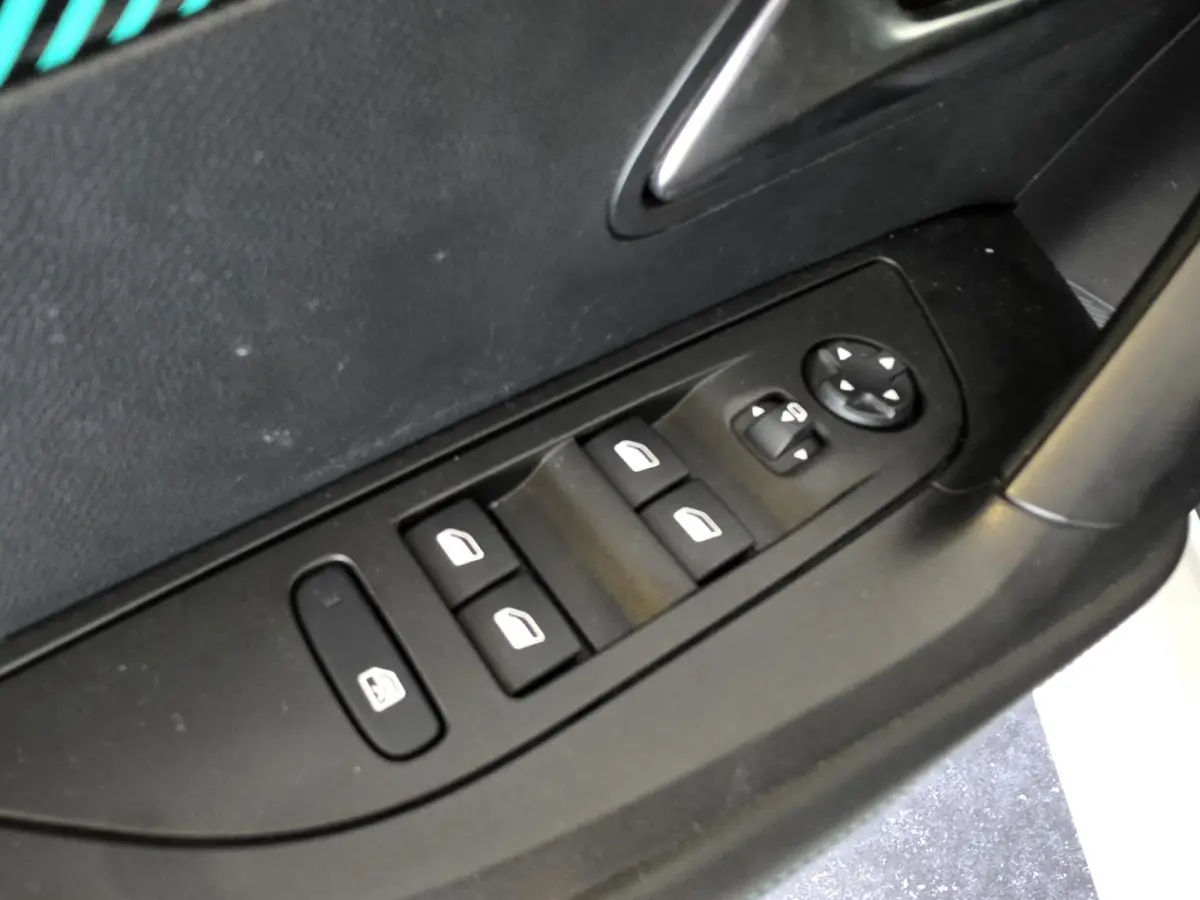 1.2 PureTech Allure Pack | Climate Control | Cruise Control | Apple Carplay & Android Auto