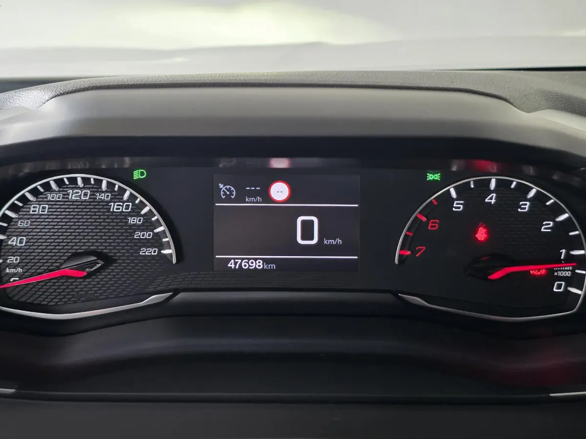 1.2 PureTech Allure Pack | Climate Control | Cruise Control | Apple Carplay & Android Auto