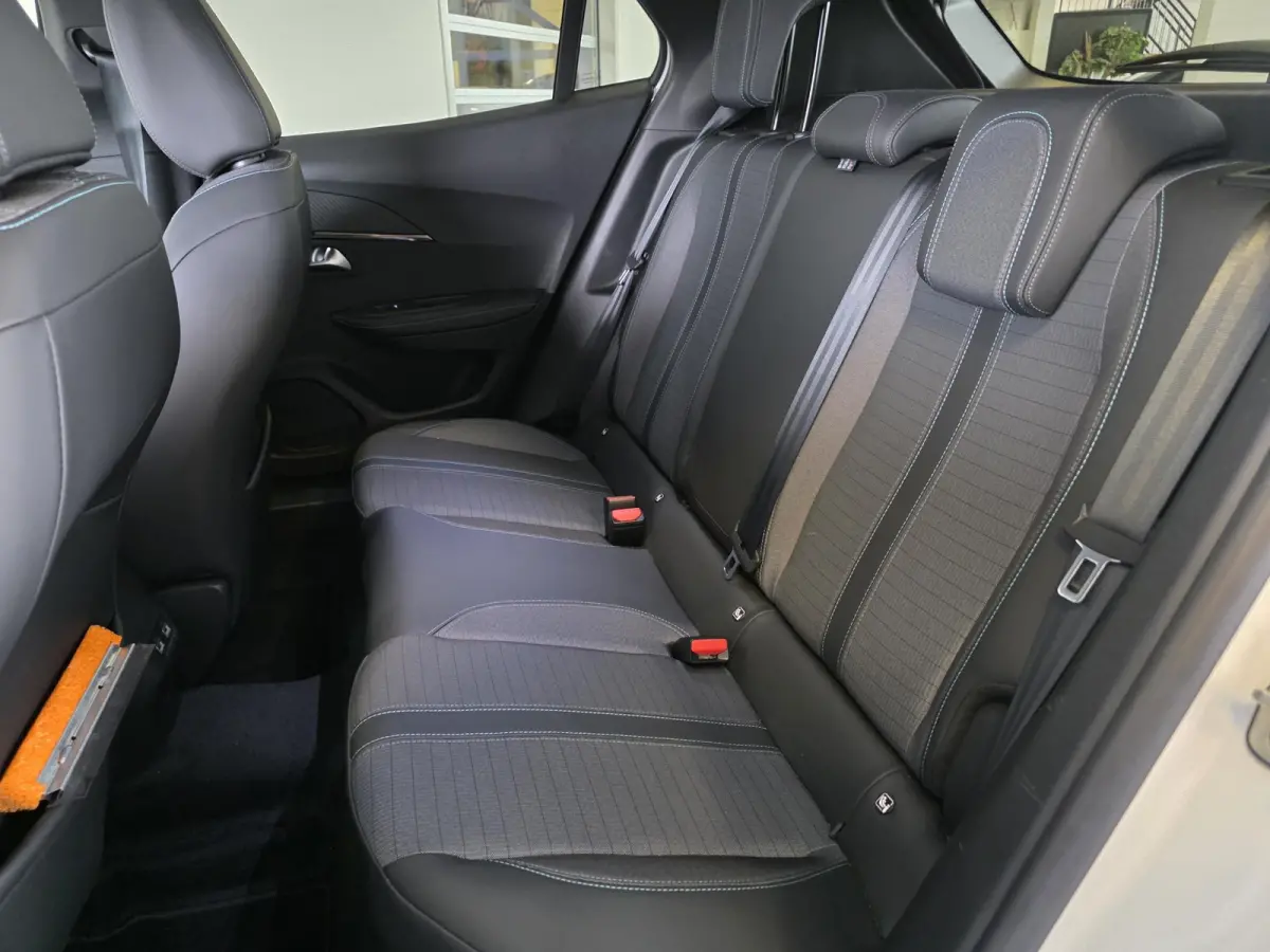 1.2 PureTech Allure Pack | Climate Control | Cruise Control | Apple Carplay & Android Auto