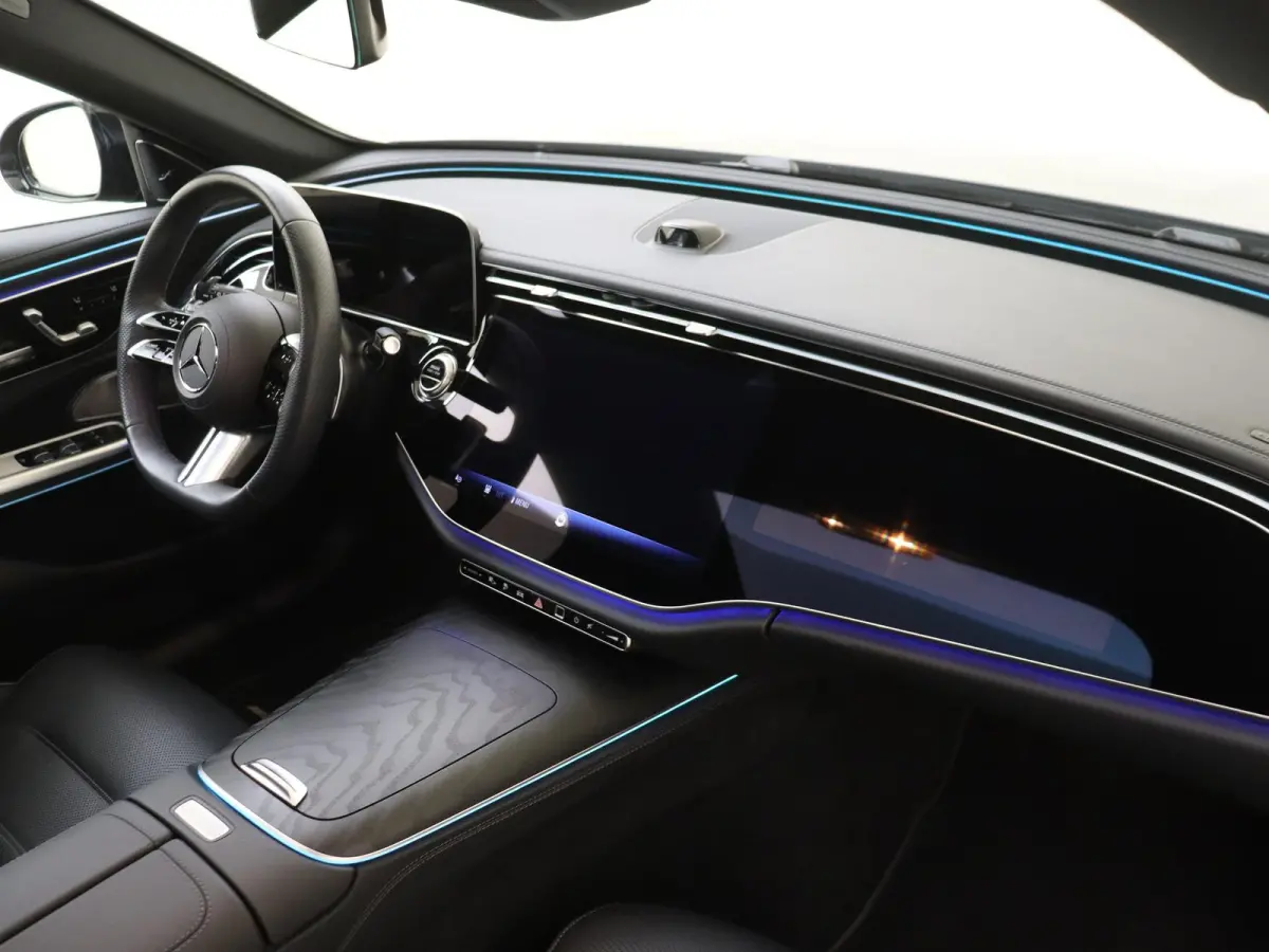 300 e Sport Edition / Premium/ Night/ 20 inch/ Rijassistentiepakket Plus/ SUPERSCREEN/ Burmester 4D/ El. Trekhaak