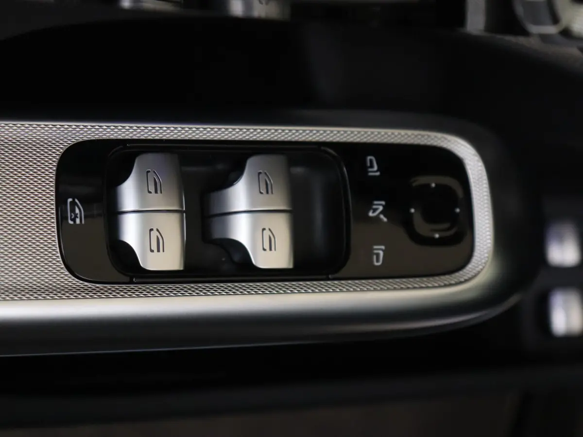 300 e Sport Edition / Premium/ Night/ 20 inch/ Rijassistentiepakket Plus/ SUPERSCREEN/ Burmester 4D/ El. Trekhaak
