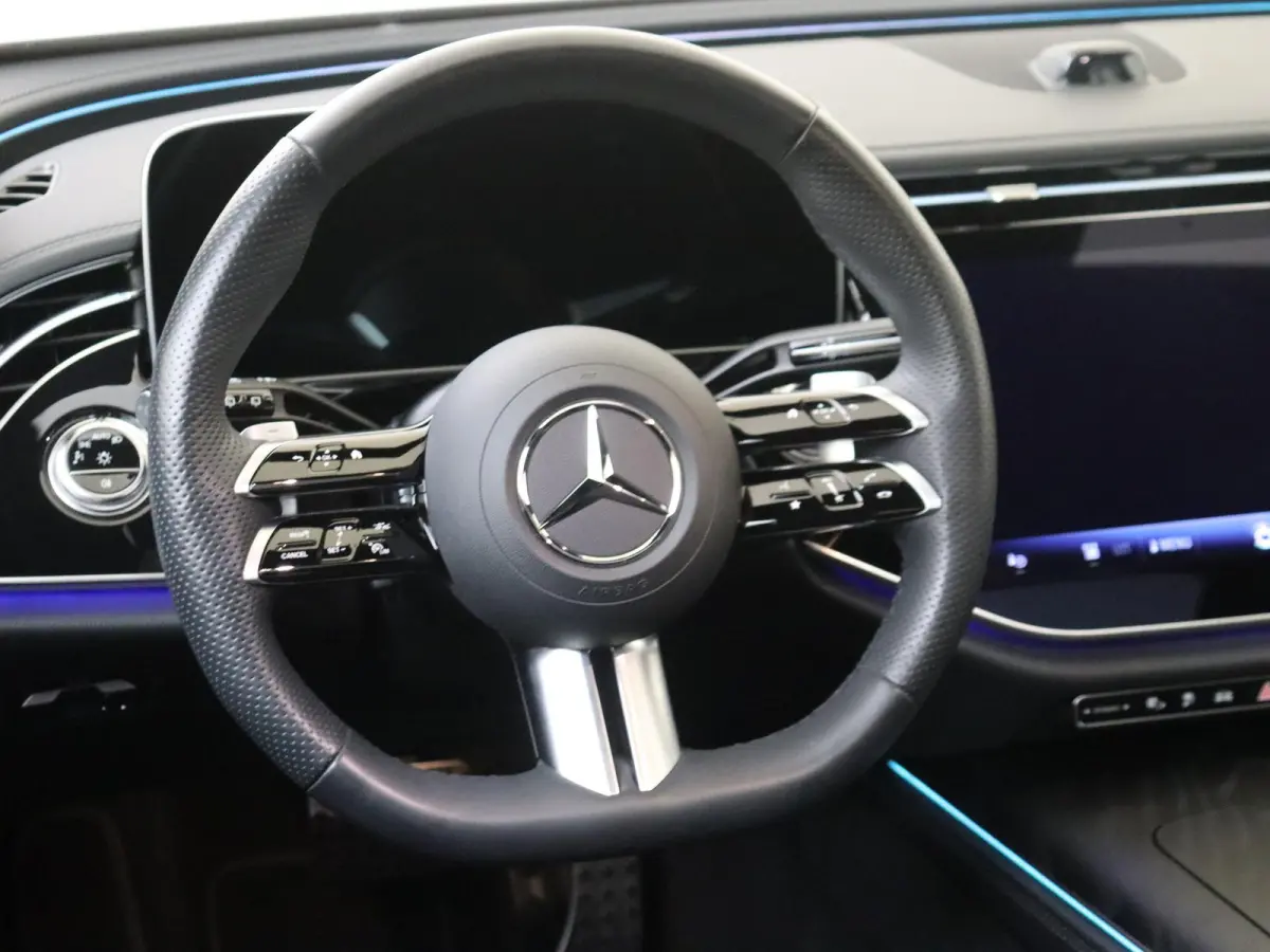 300 e Sport Edition / Premium/ Night/ 20 inch/ Rijassistentiepakket Plus/ SUPERSCREEN/ Burmester 4D/ El. Trekhaak