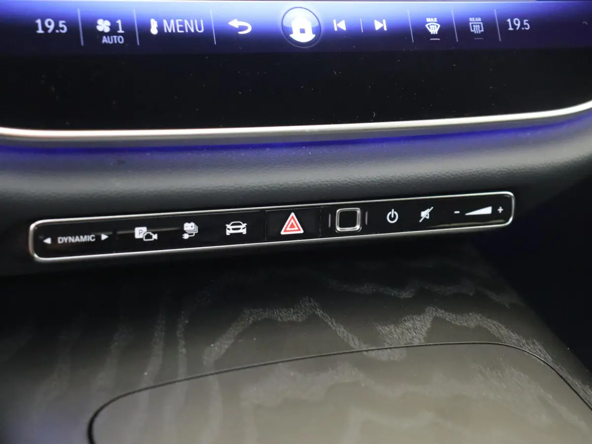 300 e Sport Edition / Premium/ Night/ 20 inch/ Rijassistentiepakket Plus/ SUPERSCREEN/ Burmester 4D/ El. Trekhaak