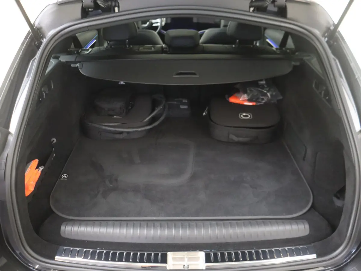 300 e Sport Edition / Premium/ Night/ 20 inch/ Rijassistentiepakket Plus/ SUPERSCREEN/ Burmester 4D/ El. Trekhaak