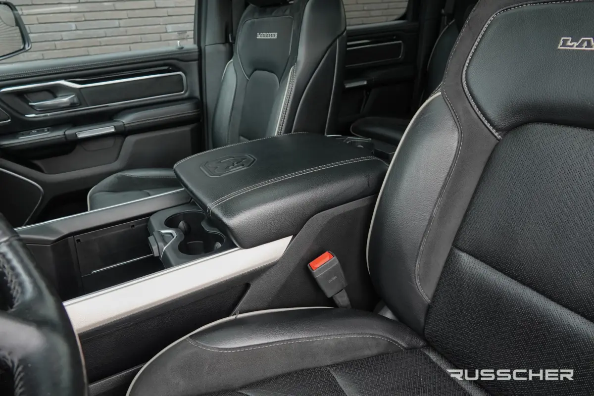 1500 5.7 Hemi V8 401Pk 4x4 Crew Cab | Laramie | Luchtvering | Panoramadak | Trekhaak | 22''