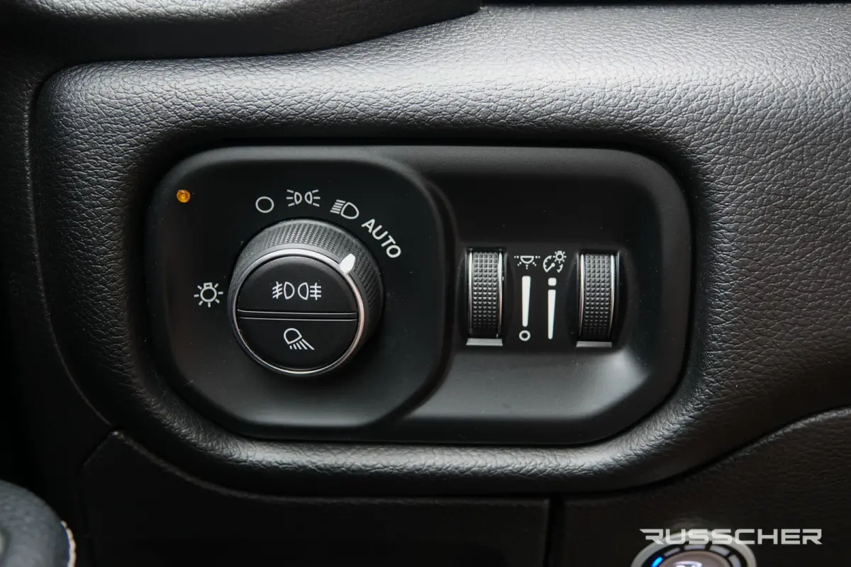 1500 5.7 Hemi V8 401Pk 4x4 Crew Cab | Laramie | Luchtvering | Panoramadak | Trekhaak | 22''