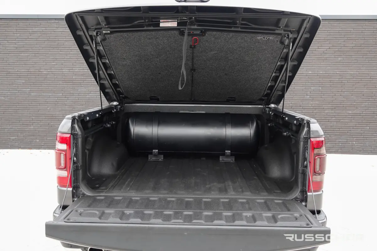 1500 5.7 Hemi V8 401Pk 4x4 Crew Cab | Laramie | Luchtvering | Panoramadak | Trekhaak | 22''