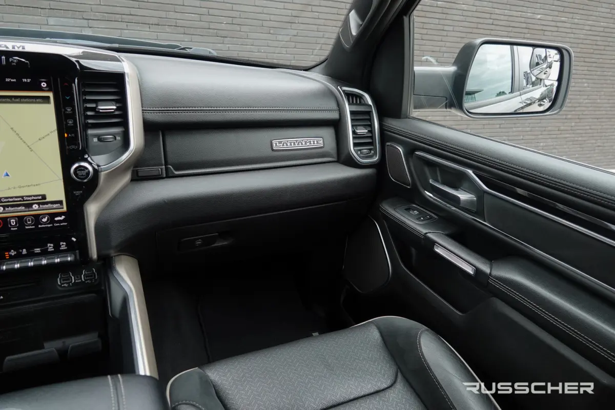 1500 5.7 Hemi V8 401Pk 4x4 Crew Cab | Laramie | Luchtvering | Panoramadak | Trekhaak | 22''