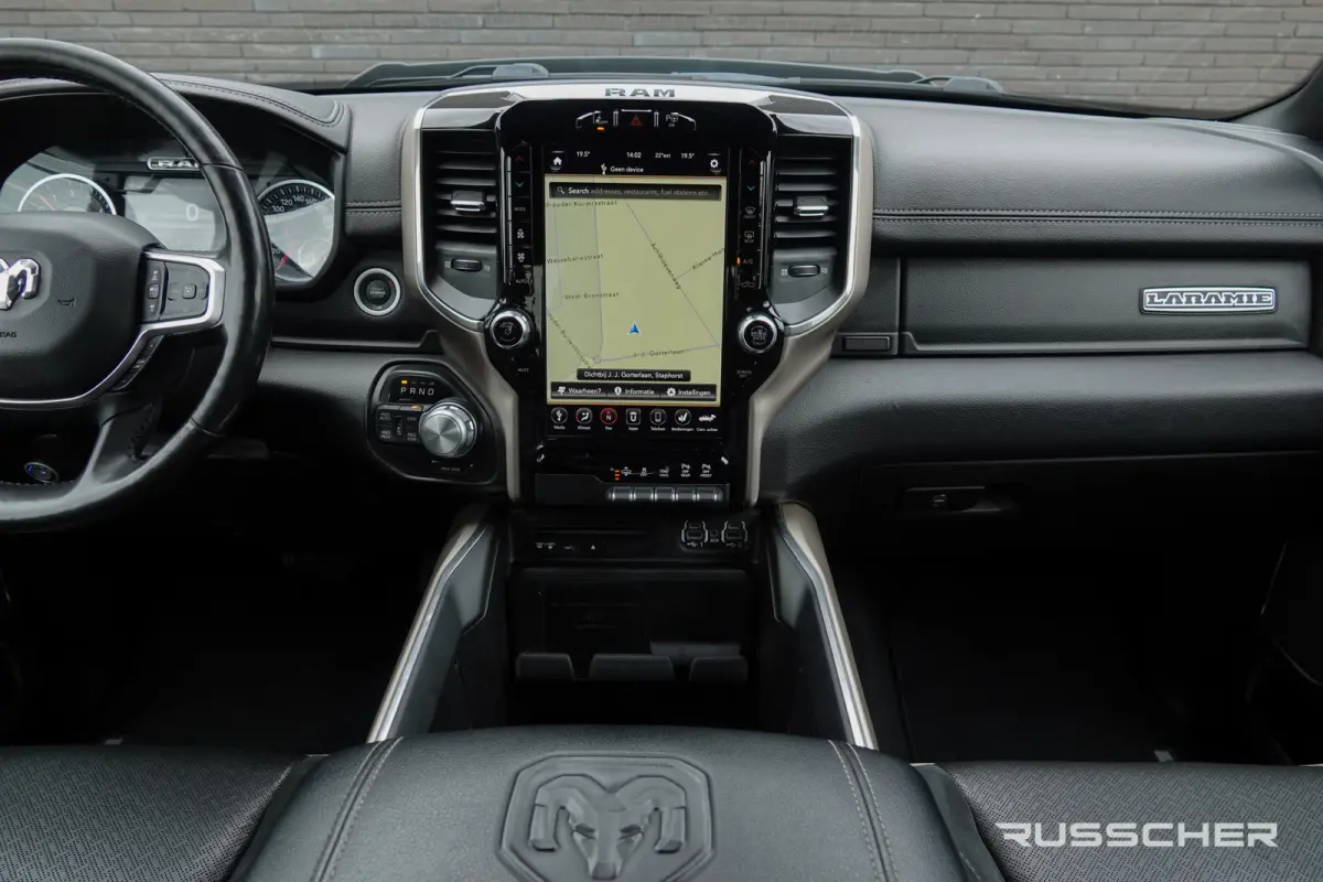 1500 5.7 Hemi V8 401Pk 4x4 Crew Cab | Laramie | Luchtvering | Panoramadak | Trekhaak | 22''