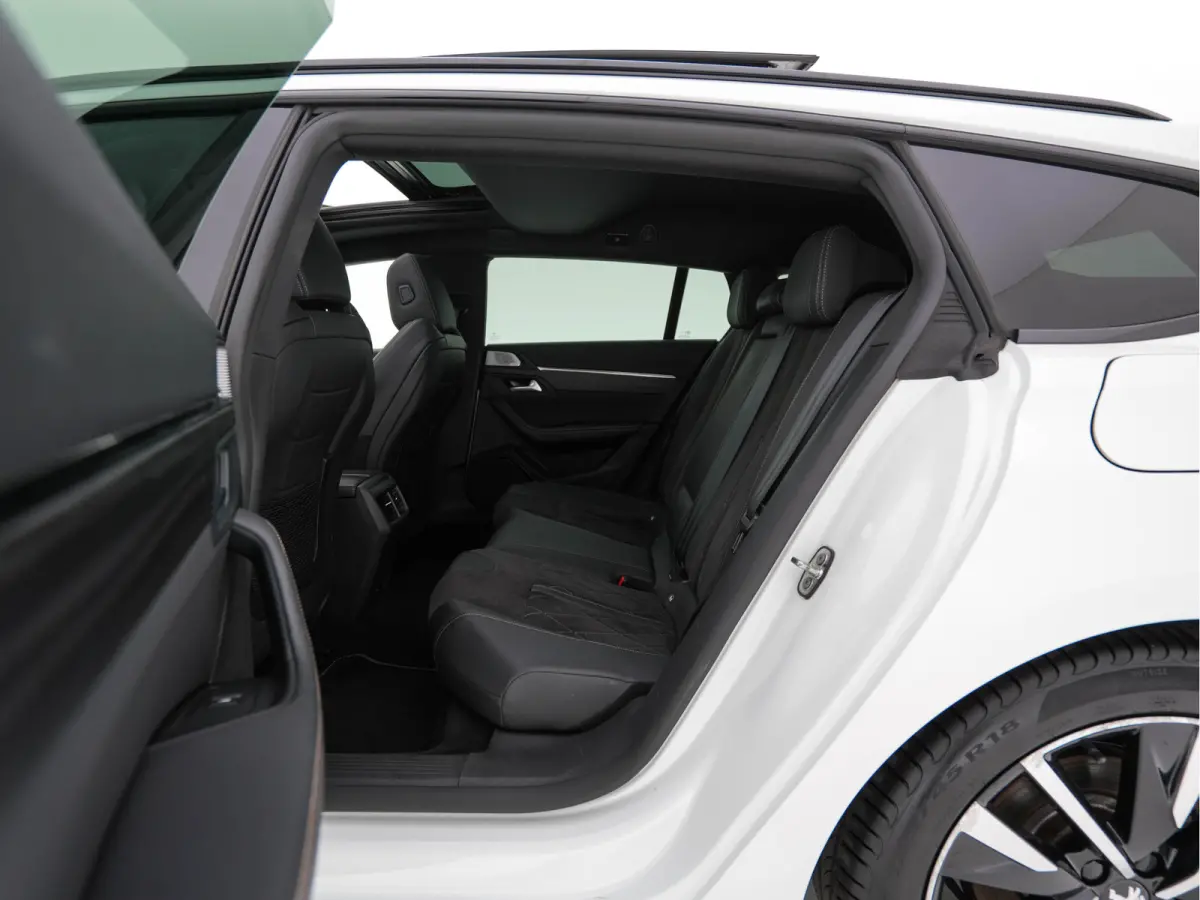 1.6 HYbrid GT-Line Pack Business (Plug-in) {SoH-100%} (INCL-BTW) Aut. *PANO | LEATHER-MICROFIBRE | FOCAL®-AUDIO | FULL-LED | CRUISE-ADAPT. | BLINDSPOT | DAB | DIGI-COCKPIT | HEATED-SPORTSEA