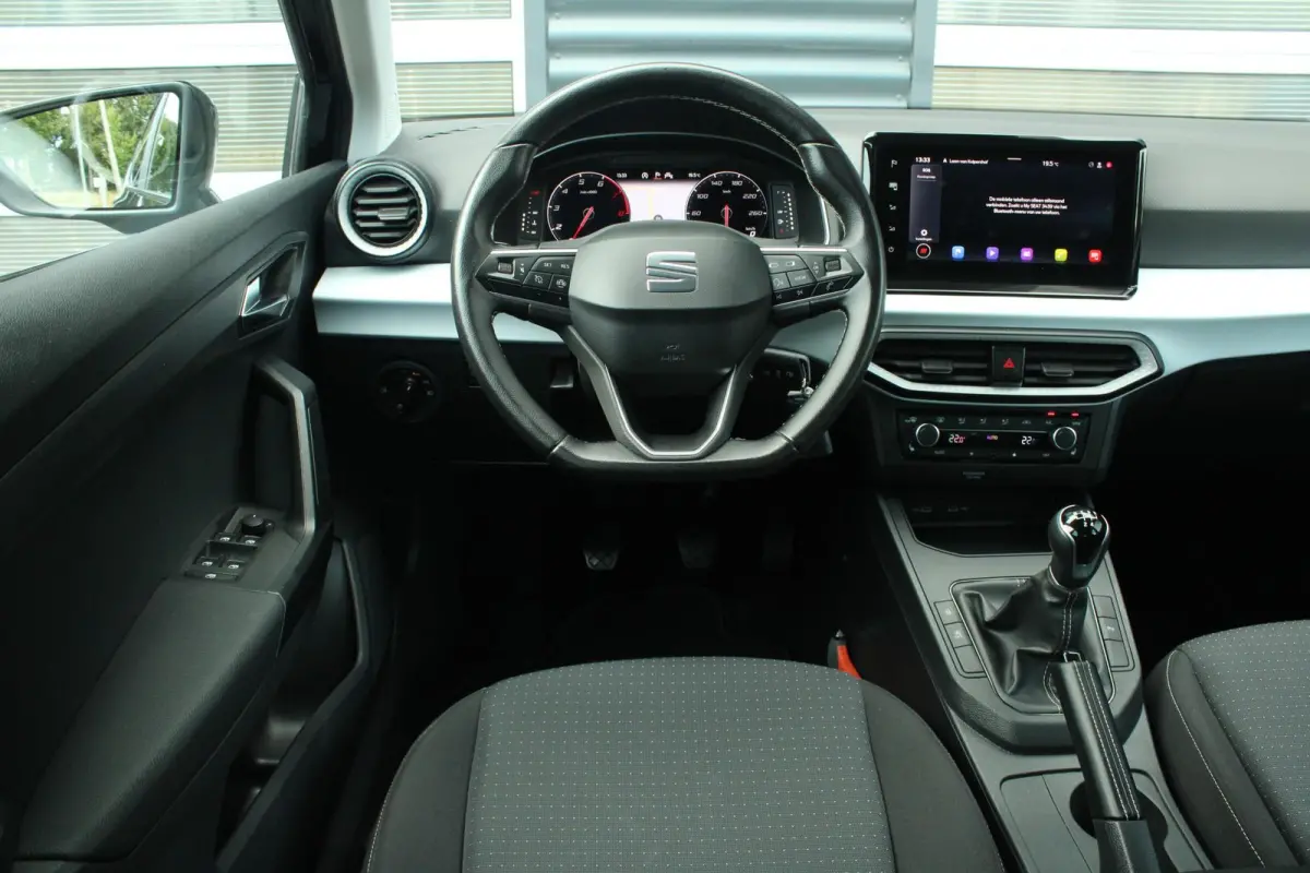 1.0 EcoTSI 95pk Style Business Connect | Navigatie | Apple CarPlay/ Android Auto | Stoelverwarming | Digitaal Cockpit | Cruise Control | Parkeersensoren Voor/ Achter