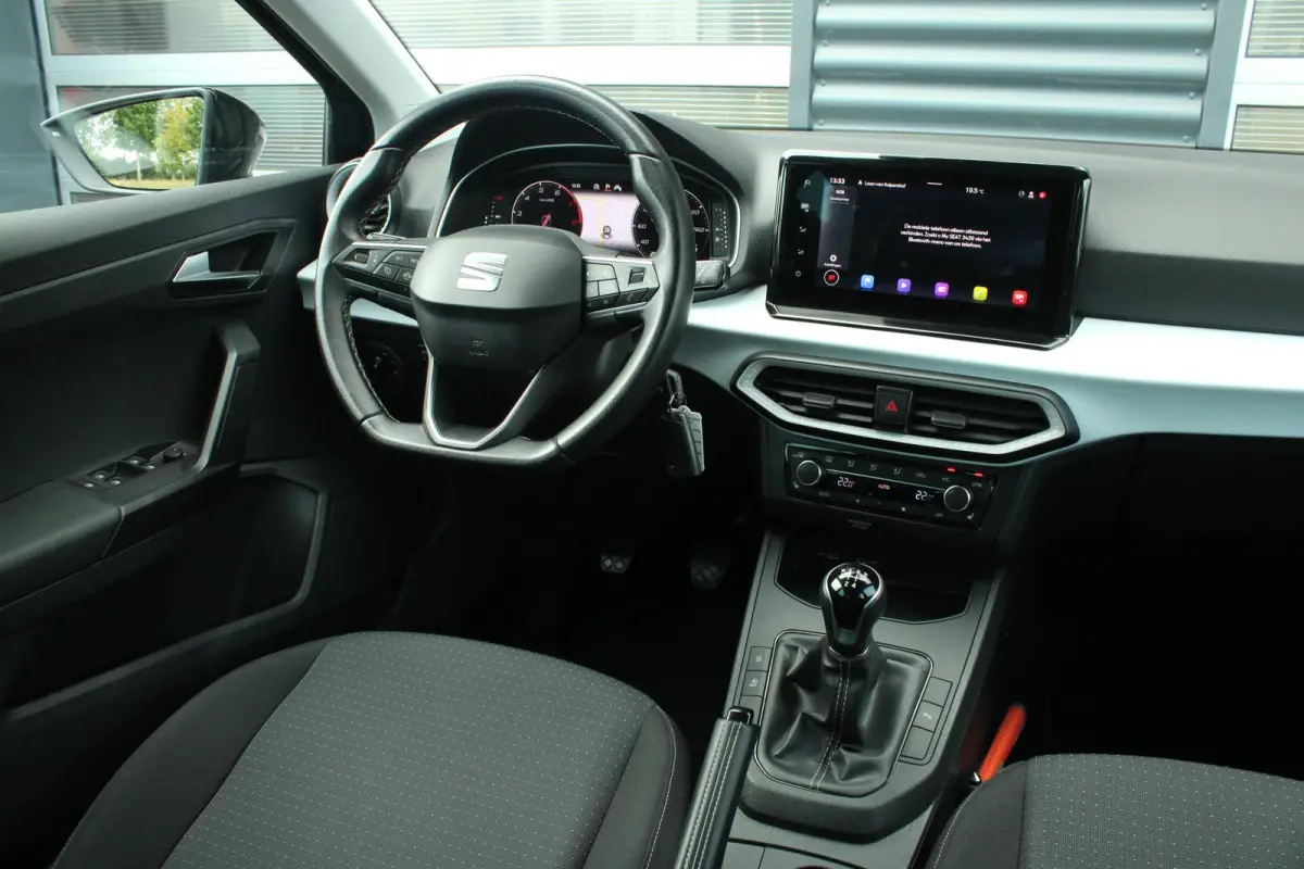 1.0 EcoTSI 95pk Style Business Connect | Navigatie | Apple CarPlay/ Android Auto | Stoelverwarming | Digitaal Cockpit | Cruise Control | Parkeersensoren Voor/ Achter