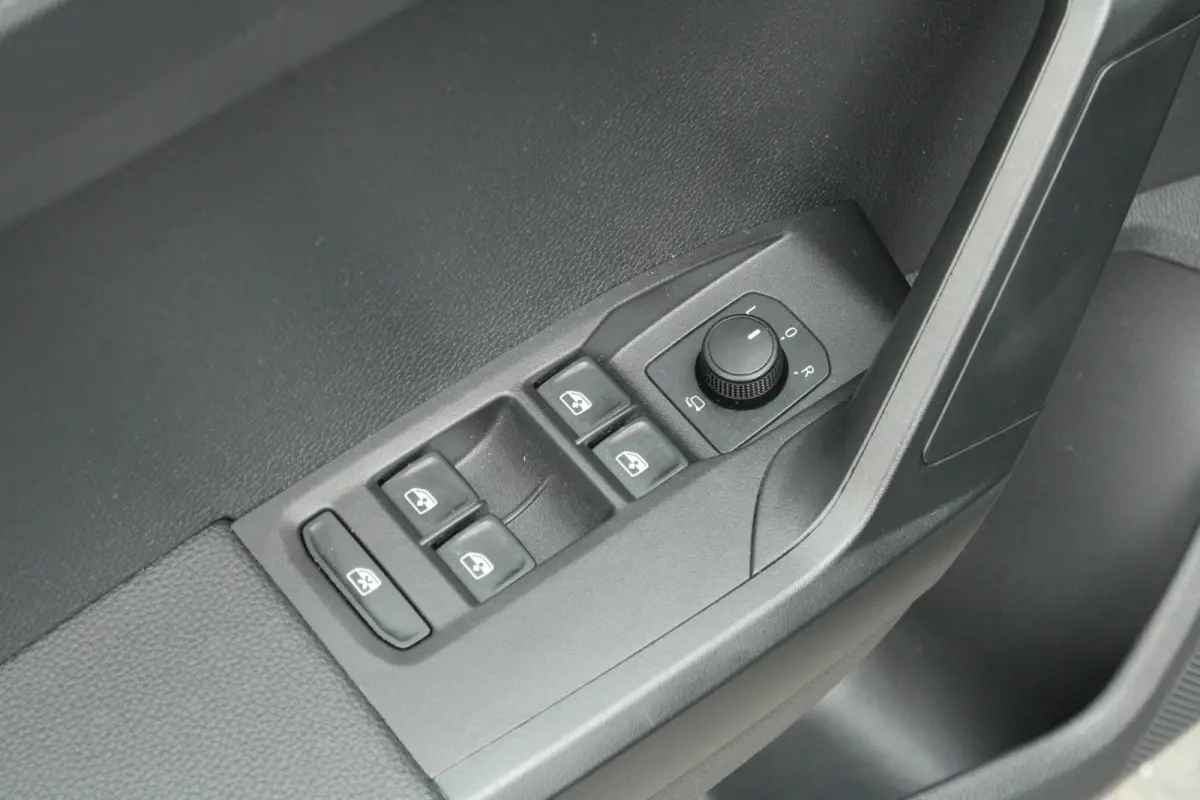 1.0 EcoTSI 95pk Style Business Connect | Navigatie | Apple CarPlay/ Android Auto | Stoelverwarming | Digitaal Cockpit | Cruise Control | Parkeersensoren Voor/ Achter