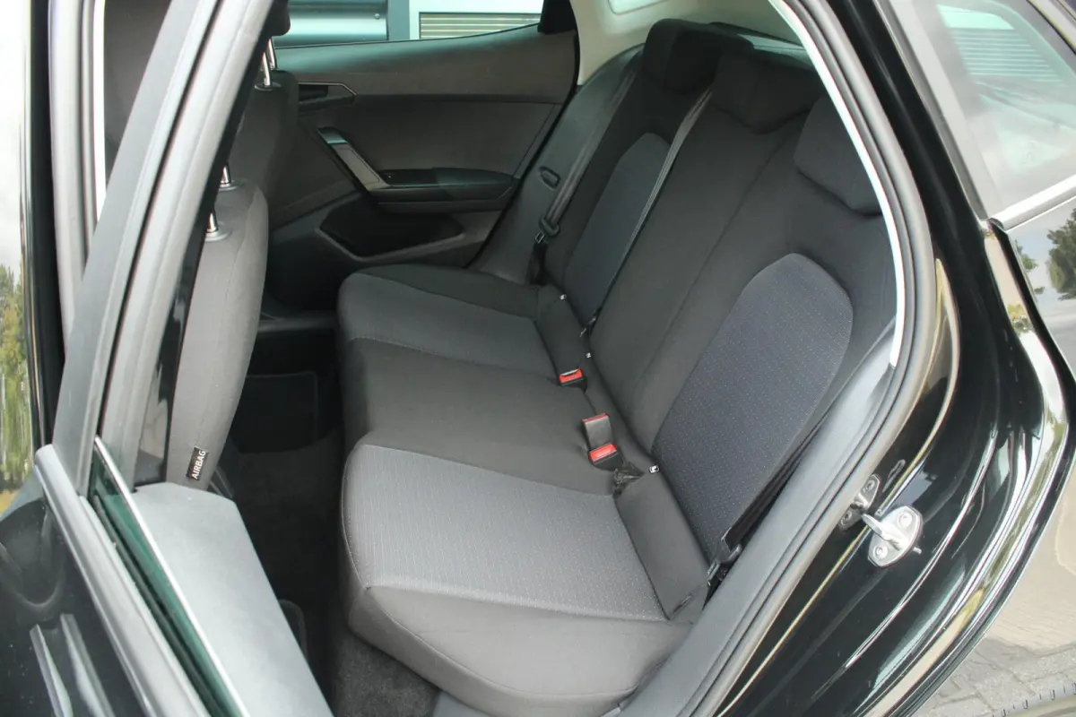 1.0 EcoTSI 95pk Style Business Connect | Navigatie | Apple CarPlay/ Android Auto | Stoelverwarming | Digitaal Cockpit | Cruise Control | Parkeersensoren Voor/ Achter