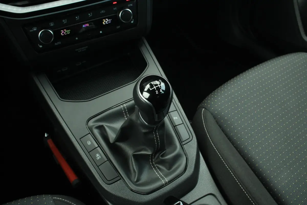 1.0 EcoTSI 95pk Style Business Connect | Navigatie | Apple CarPlay/ Android Auto | Stoelverwarming | Digitaal Cockpit | Cruise Control | Parkeersensoren Voor/ Achter