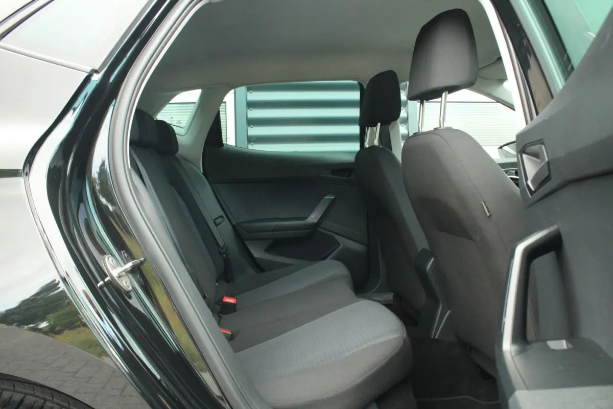 1.0 EcoTSI 95pk Style Business Connect | Navigatie | Apple CarPlay/ Android Auto | Stoelverwarming | Digitaal Cockpit | Cruise Control | Parkeersensoren Voor/ Achter