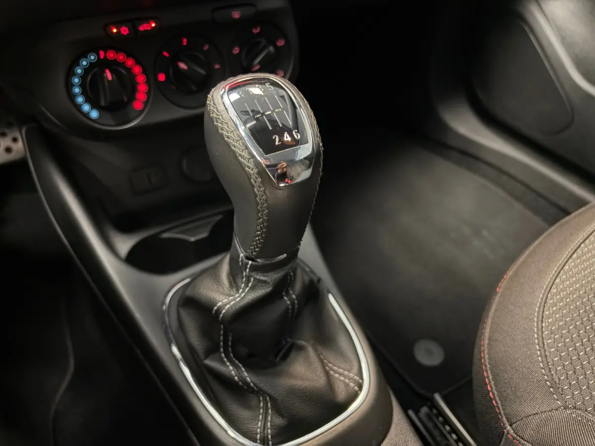 Color Edition OPC-line 1.0 Turbo | Cruise control | 17" Lichtmetalen velgen |