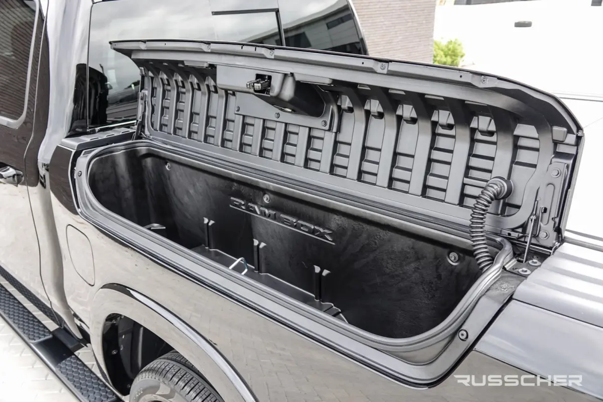 1500 3.0L 548Pk Limited Night | H.O. SST | 4x4 Crew Cab | Luchtvering | Panoramadak | Trekhaak | 22''