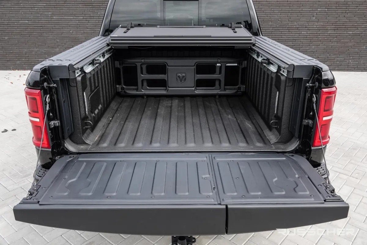 1500 3.0L 548Pk Limited Night | H.O. SST | 4x4 Crew Cab | Luchtvering | Panoramadak | Trekhaak | 22''