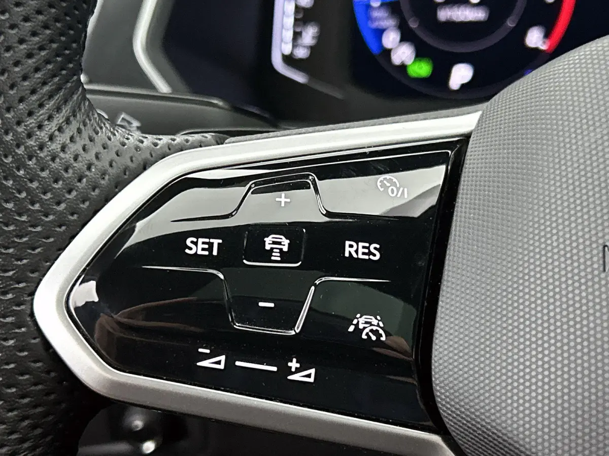 1.5 TSI R-Line Business+ 7p. | 150 PK | Automaat | Black Style | 7-Zitter | Panorama Schuif/Kantel Dak | Harman/Kardon Geluidsysteem | Head-Up Display | Digital Cockpit PRO | Digital Cockpit