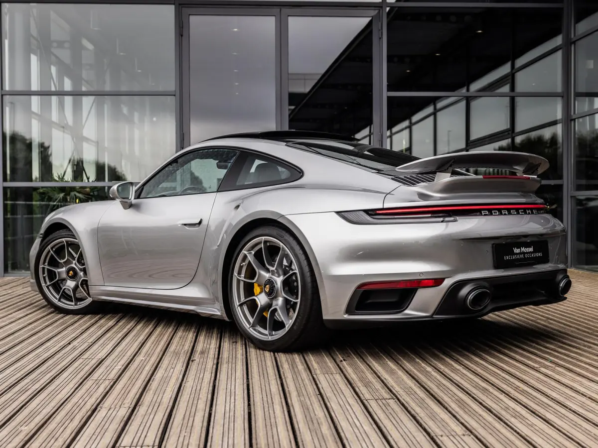 3.8 Turbo S | BURMESTER | STOELVENTILATIE | LIFTSYSTEEM | NL GELEVERD | DEALER ONDERHOUDEN | KERAMISCH | ACHTERASBESTURING | PVT + | PDLS + | 18-WEG STOELEN | SPORTUITLAATSYSTEEM EXC-OPTIK |