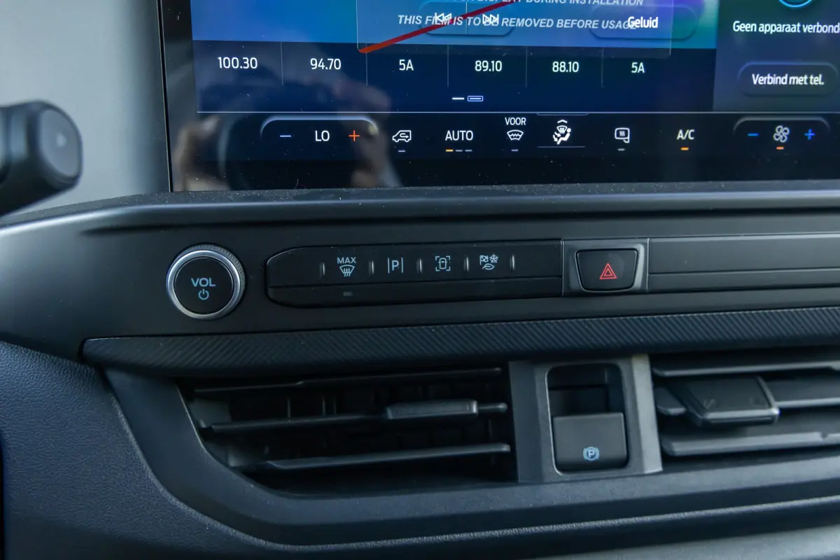 320 L1H1 Trend 71kWh 71kWH | Grotere Accu | Carplay | 2300kg trekgewicht |