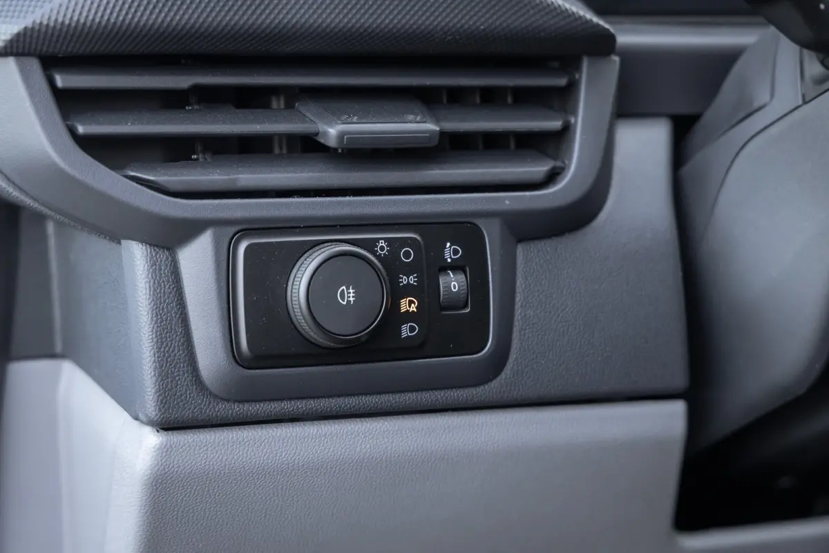 320 L1H1 Trend 71kWh 71kWH | Grotere Accu | Carplay | 2300kg trekgewicht |