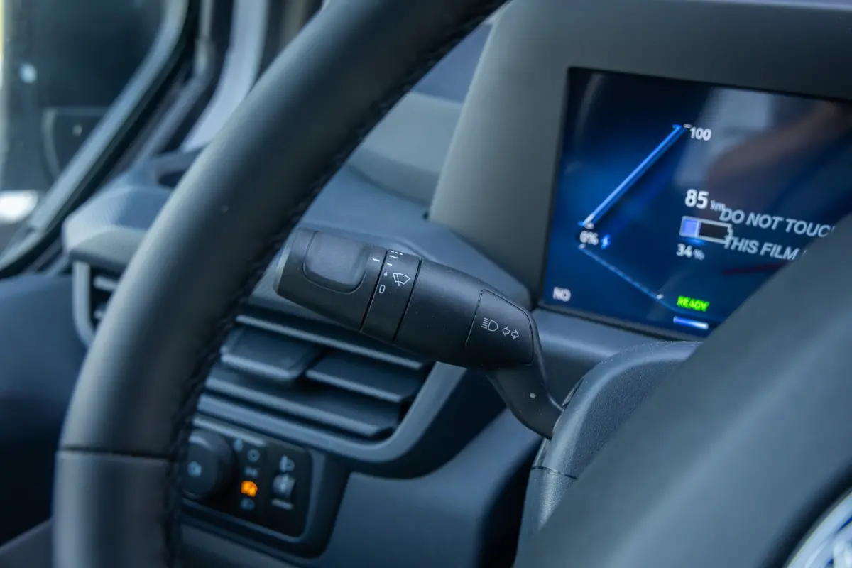 320 L1H1 Trend 71kWh 71kWH | Grotere Accu | Carplay | 2300kg trekgewicht |