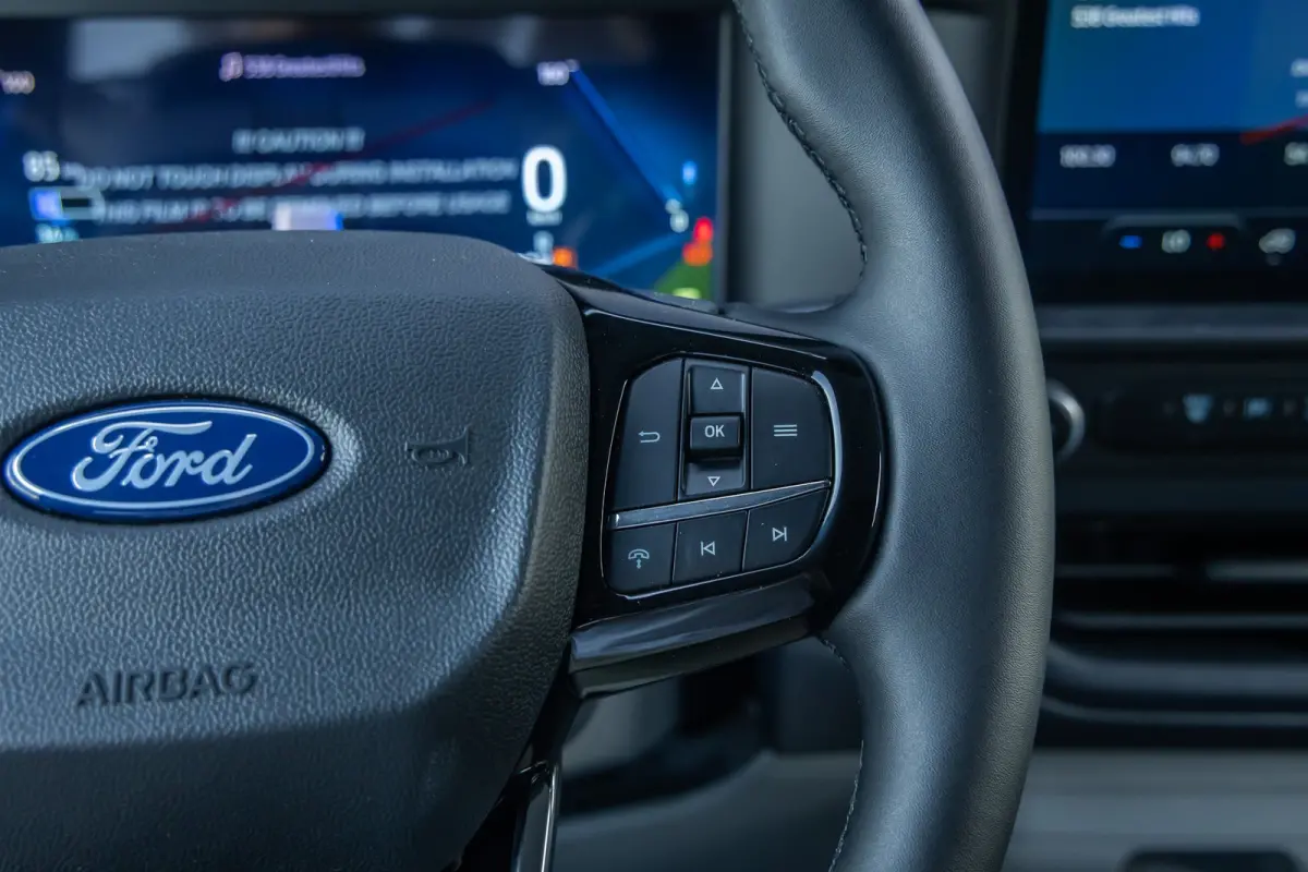 320 L1H1 Trend 71kWh 71kWH | Grotere Accu | Carplay | 2300kg trekgewicht |