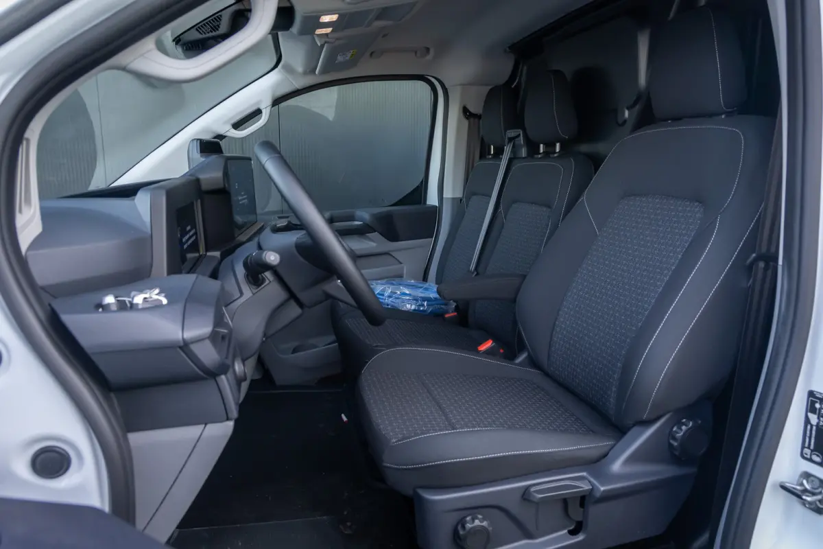 320 L1H1 Trend 71kWh 71kWH | Grotere Accu | Carplay | 2300kg trekgewicht |